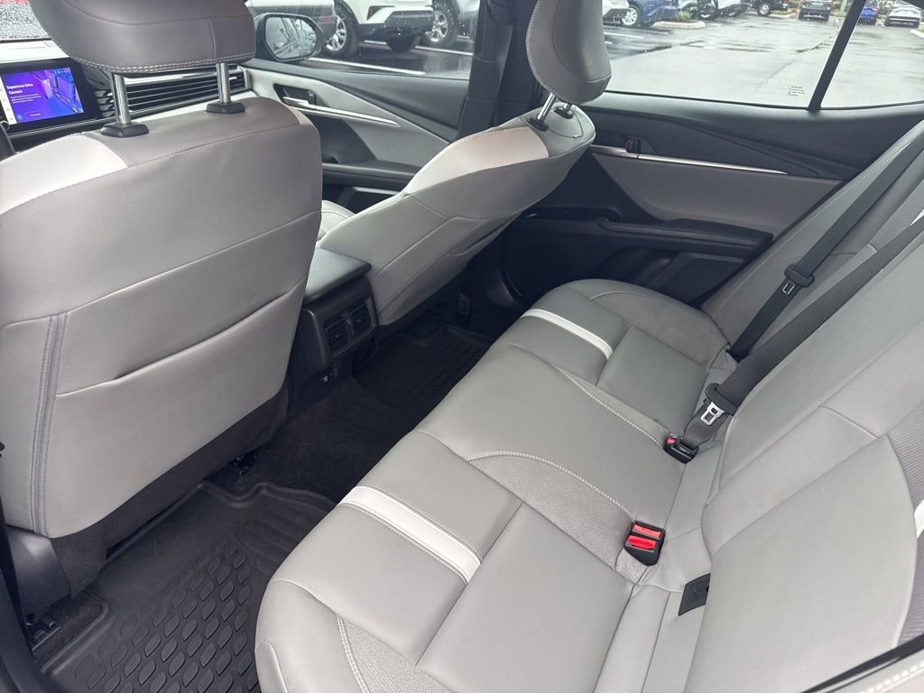 Used 2025 Toyota Camry SE image 7