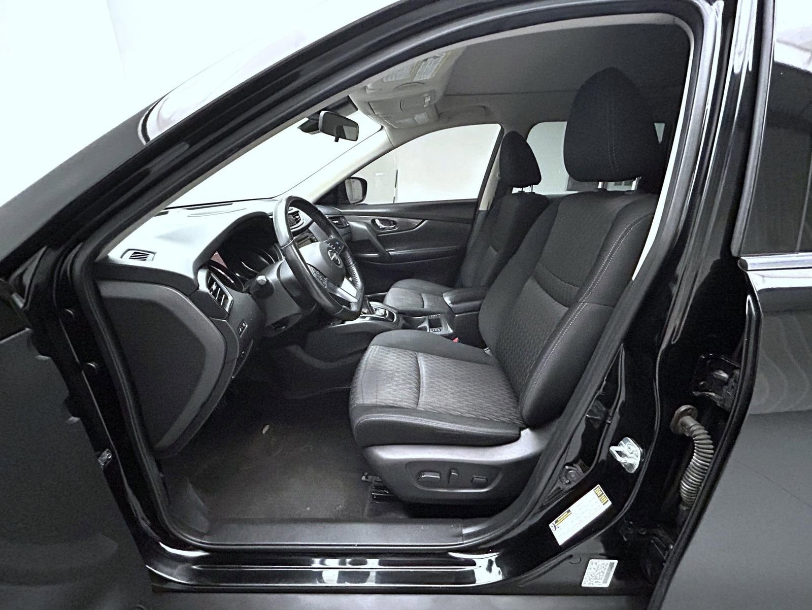 Used 2019 Nissan Rogue SV w/ Sun & Sound Touring Package AWD/4WD image 10