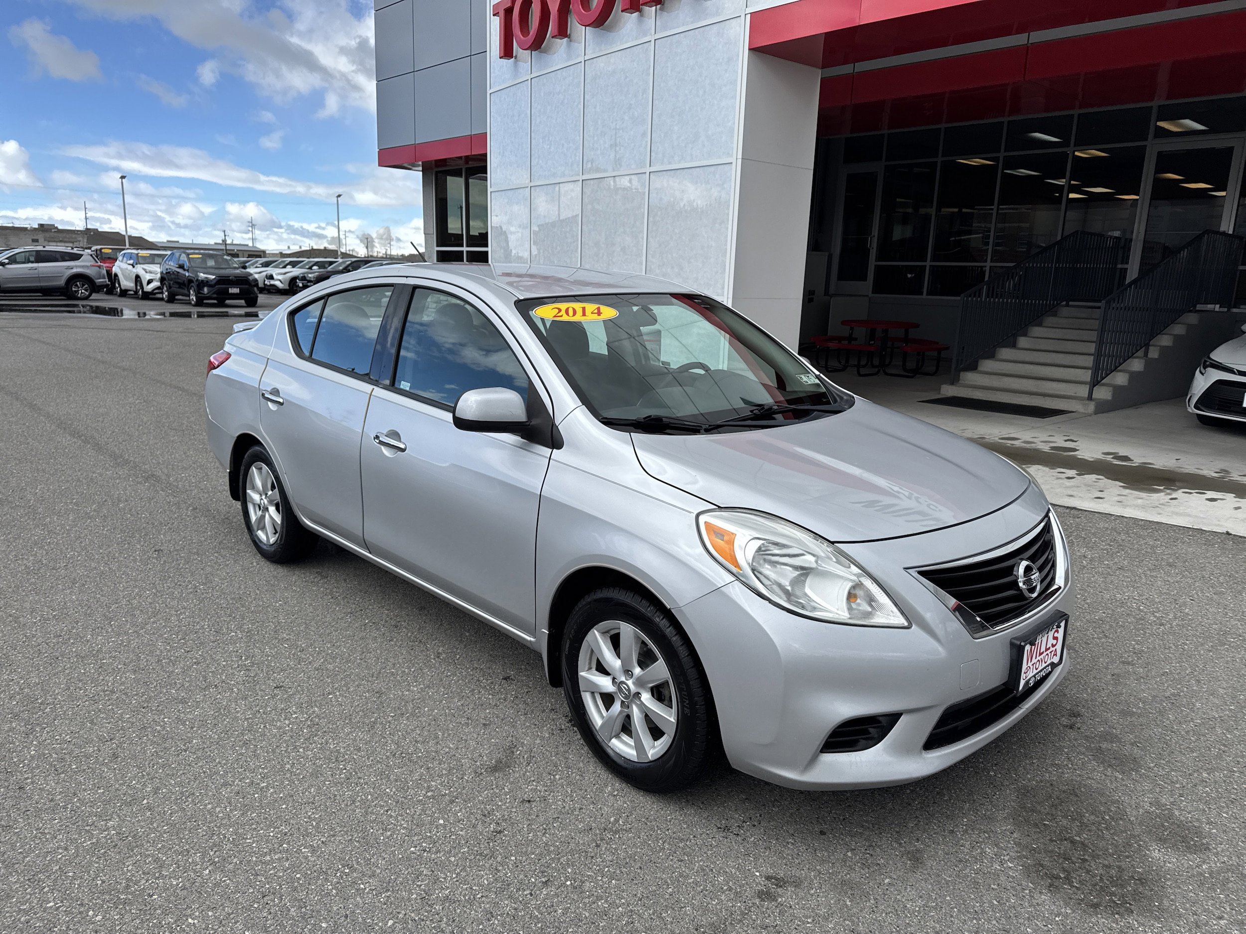 Used 2014 Nissan Versa SV w/ Convenience Package
