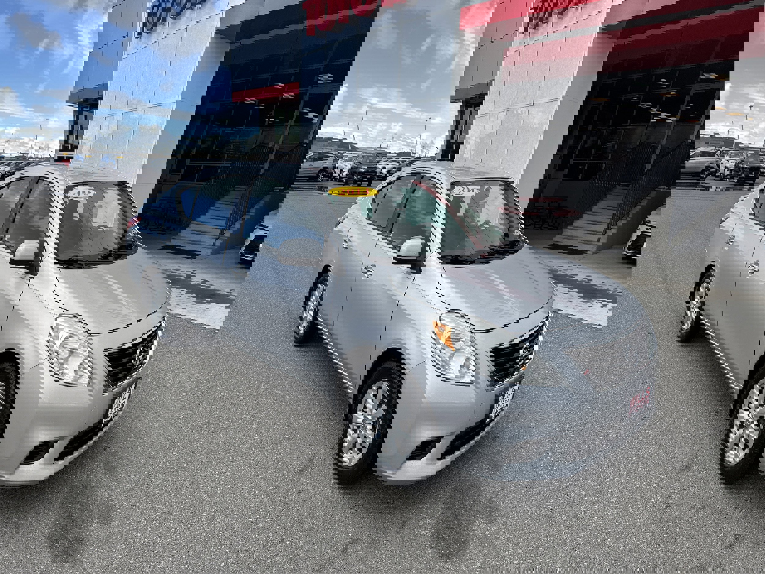 Used 2014 Nissan Versa SV w/ Convenience Package image 1