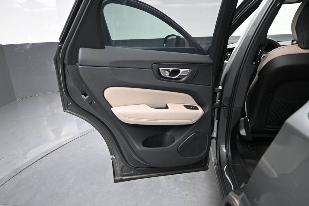 New 2026 Volvo XC60 B5 Plus w/ Protection Package Premier AWD/4WD image 12