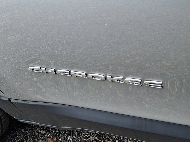 Used 2017 Jeep Cherokee Latitude w/ Safety/Convenience Group AWD/4WD image 7