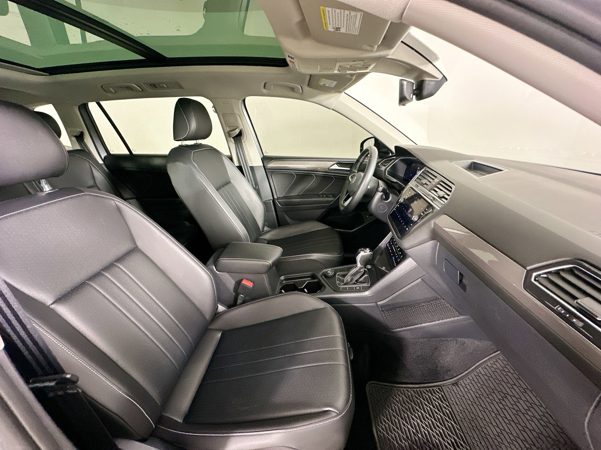Used 2022 Volkswagen Tiguan SE AWD/4WD image 41