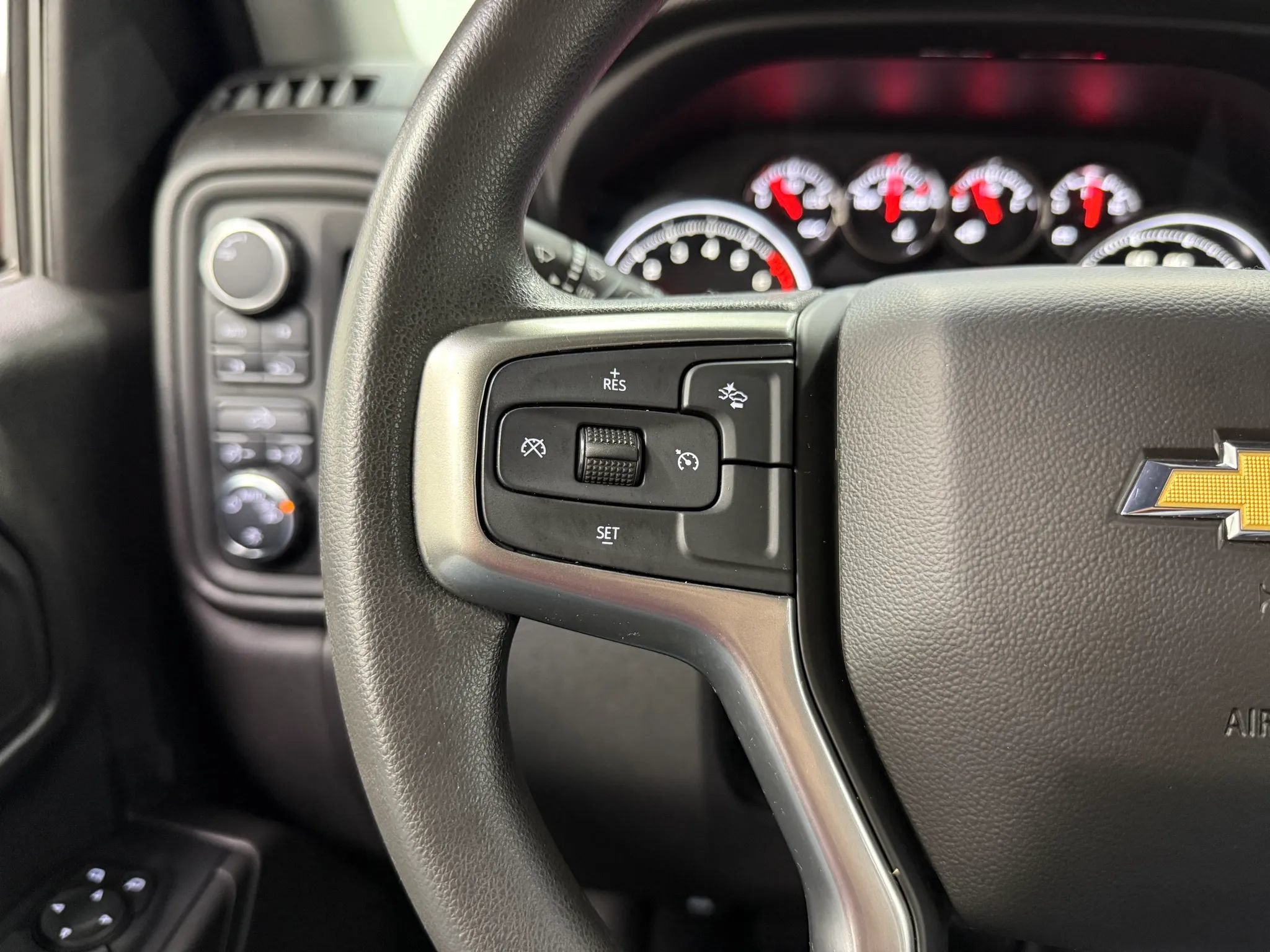 Used 2022 Chevrolet Silverado 1500 Custom w/ Safety Confidence Package AWD/4WD image 28