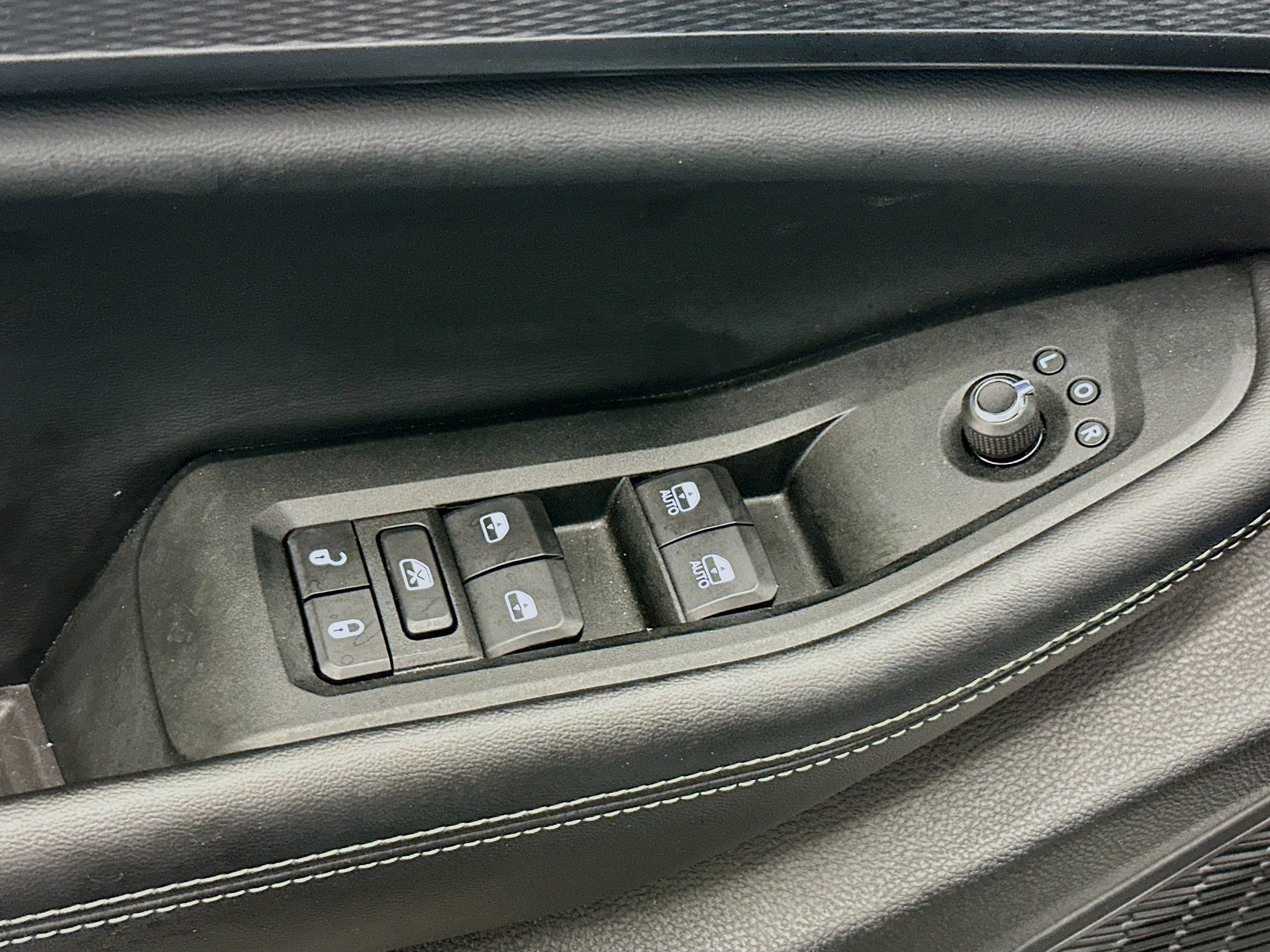 Used 2025 Jeep Grand Cherokee Altitude image 15