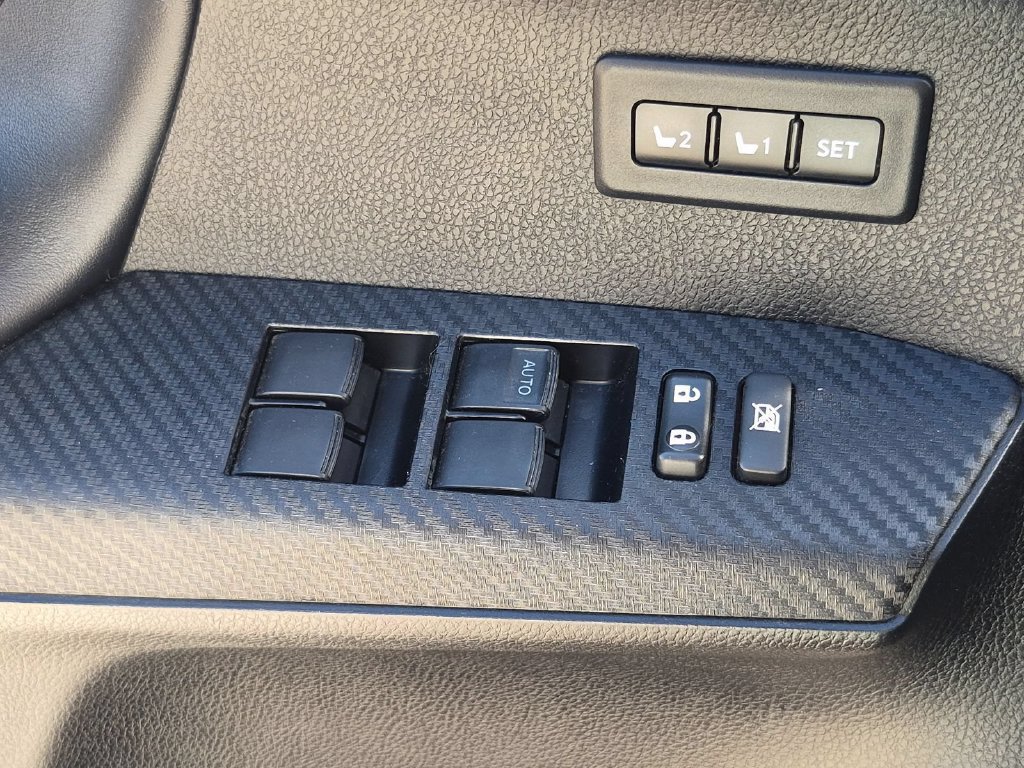 Used 2015 Toyota RAV4 Limited w/ Technology Package FWD image 15