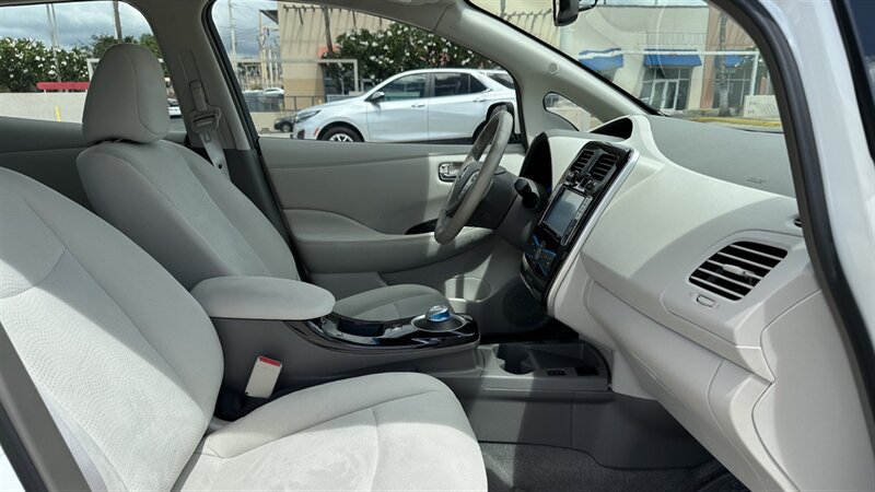 Used 2013 Nissan Leaf SV w/ LED & Quick Charge Pkg FWD image 12