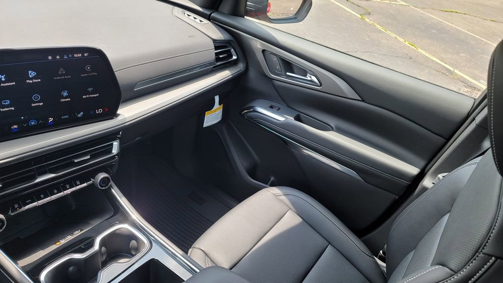 New 2025 Chevrolet Traverse LT w/ Driver Confidence Package image 23