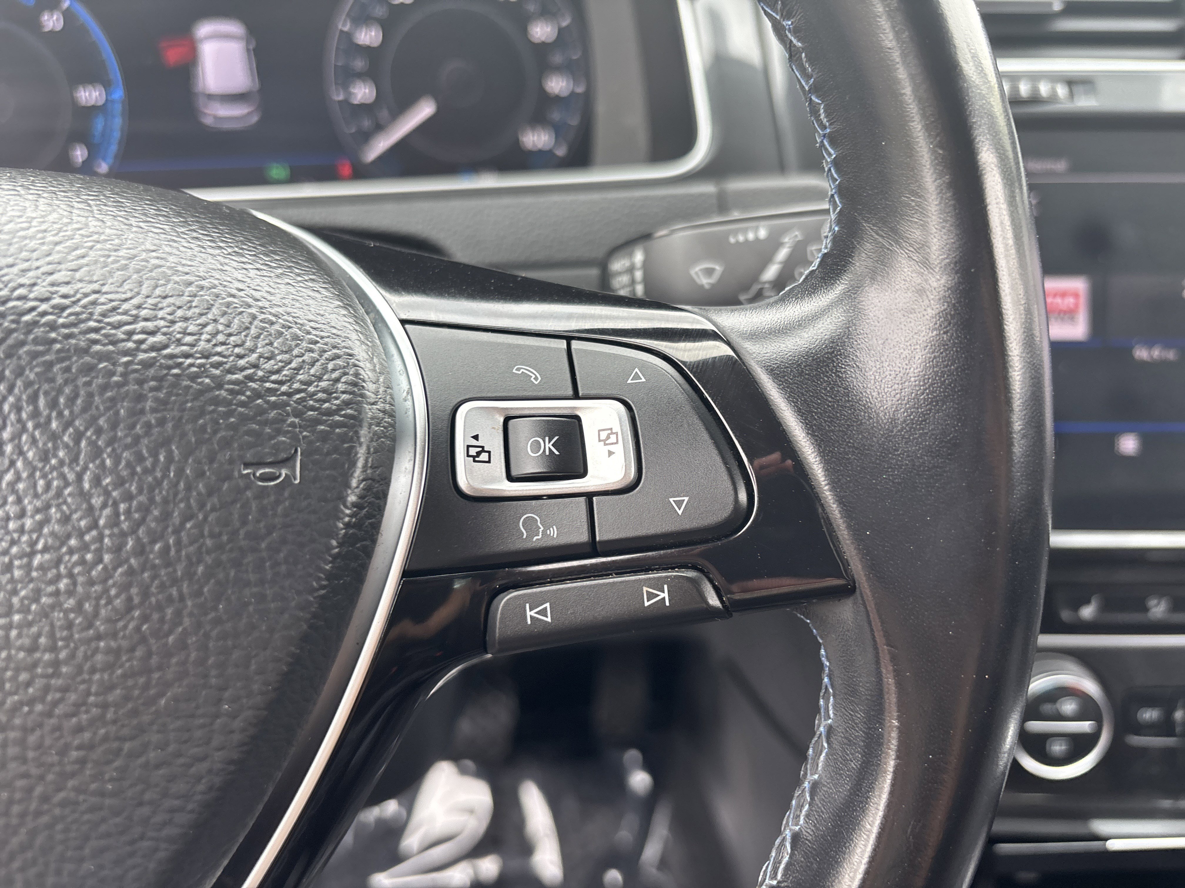 Used 2018 Volkswagen e-Golf SEL Premium image 26