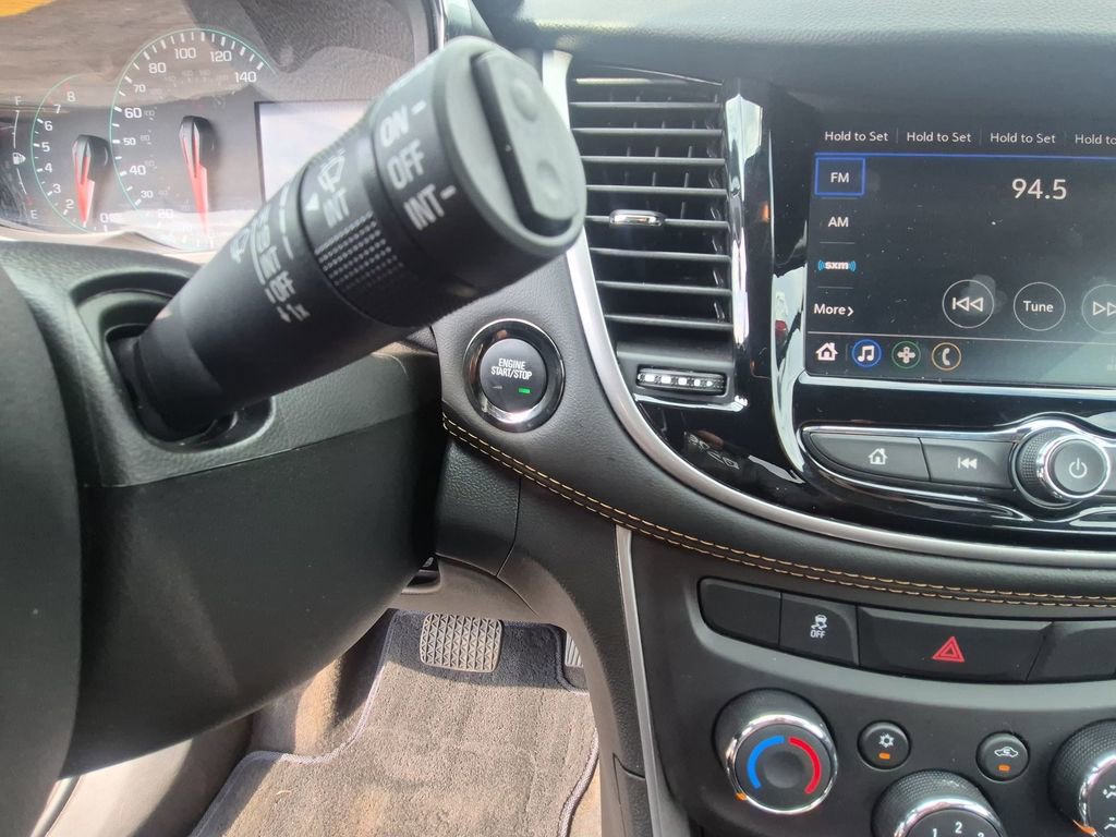 Used 2022 Chevrolet Trax LT w/ LT Convenience Package image 20