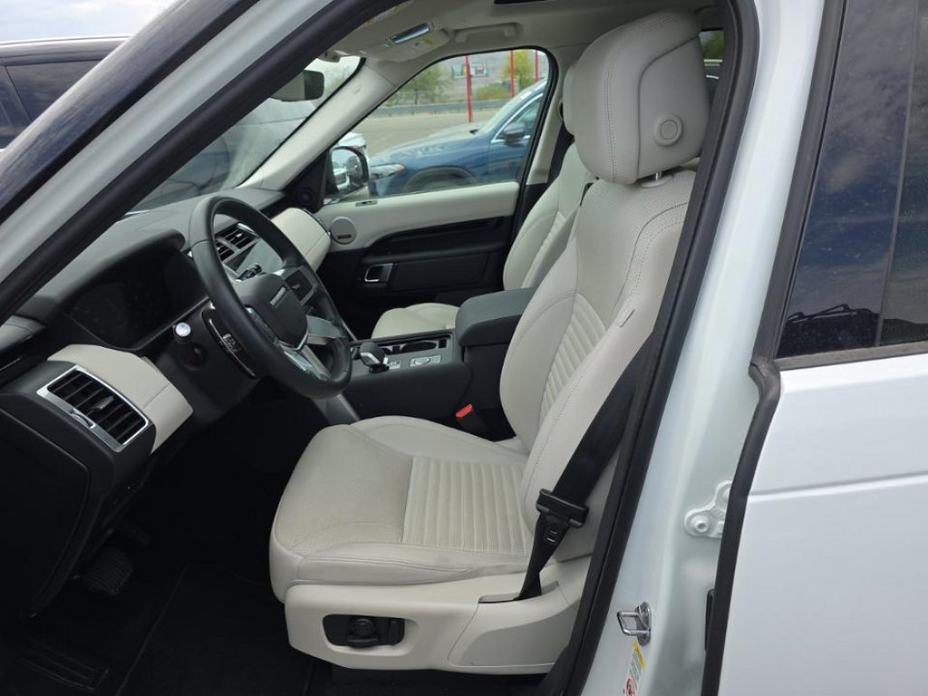Used 2025 Land Rover Discovery S AWD/4WD image 4