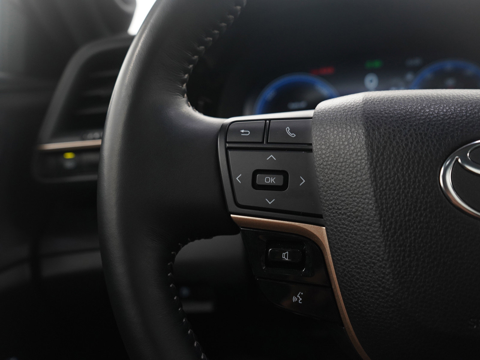 Used 2024 Toyota Crown Limited image 24