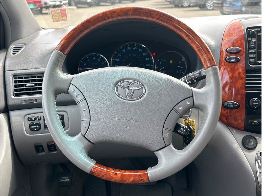Used 2010 Toyota Sienna XLE Limited w/ XLE Limited Pkg 2 AWD/4WD image 16