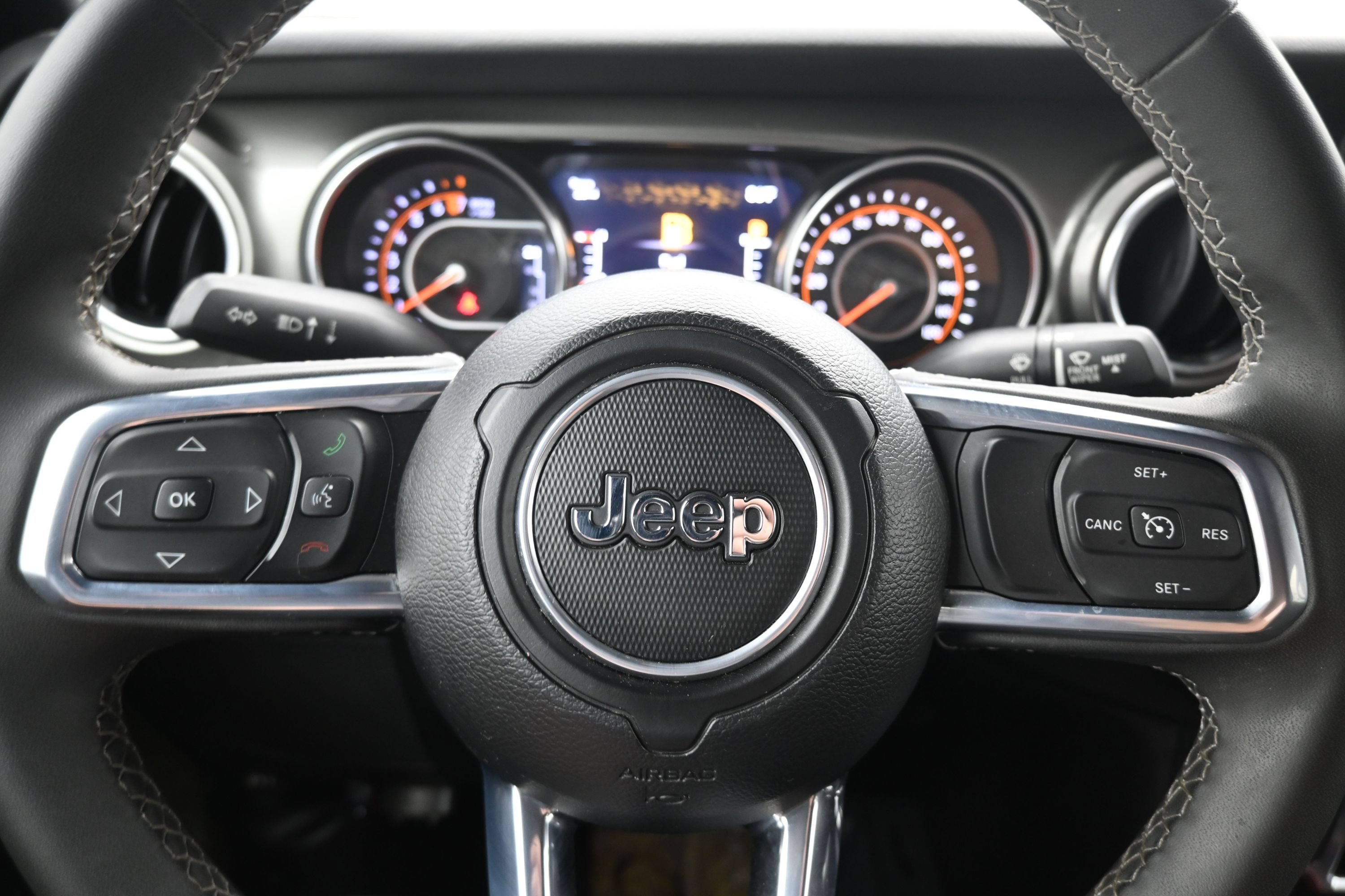 Used 2023 Jeep Gladiator Overland AWD/4WD image 16