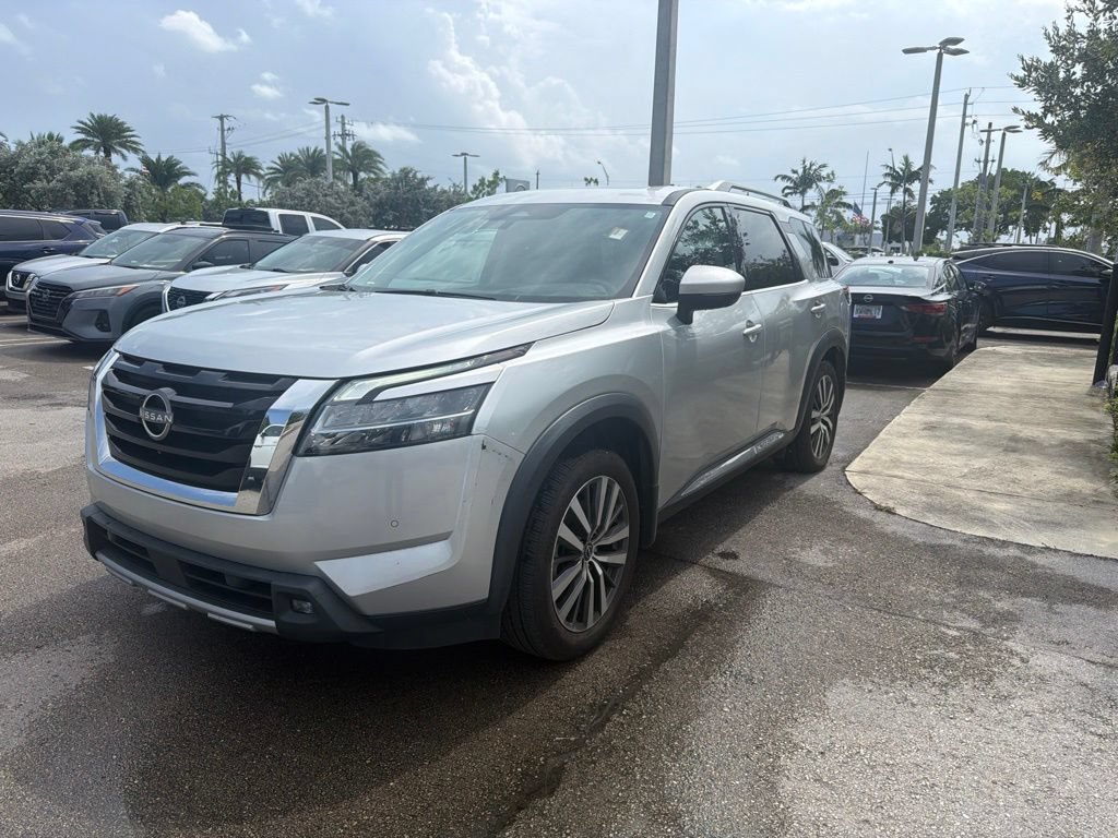 Certified 2022 Nissan Pathfinder Platinum w/ Cargo Package AWD/4WD image 3