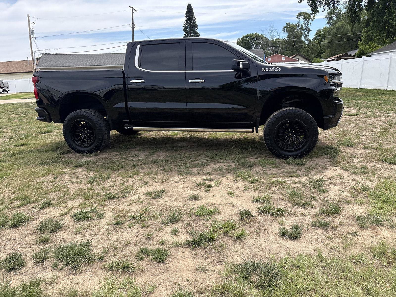 Used 2020 Chevrolet Silverado 1500 High Country w/ Technology Package AWD/4WD image 4
