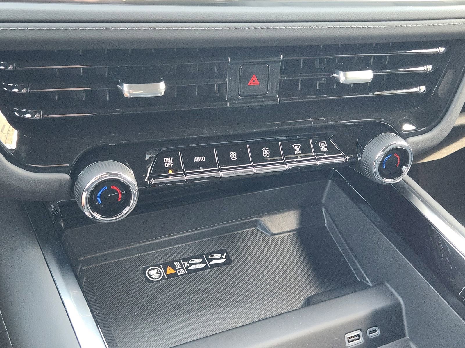 New 2026 Chevrolet Suburban LT w/ Comfort Package image 18