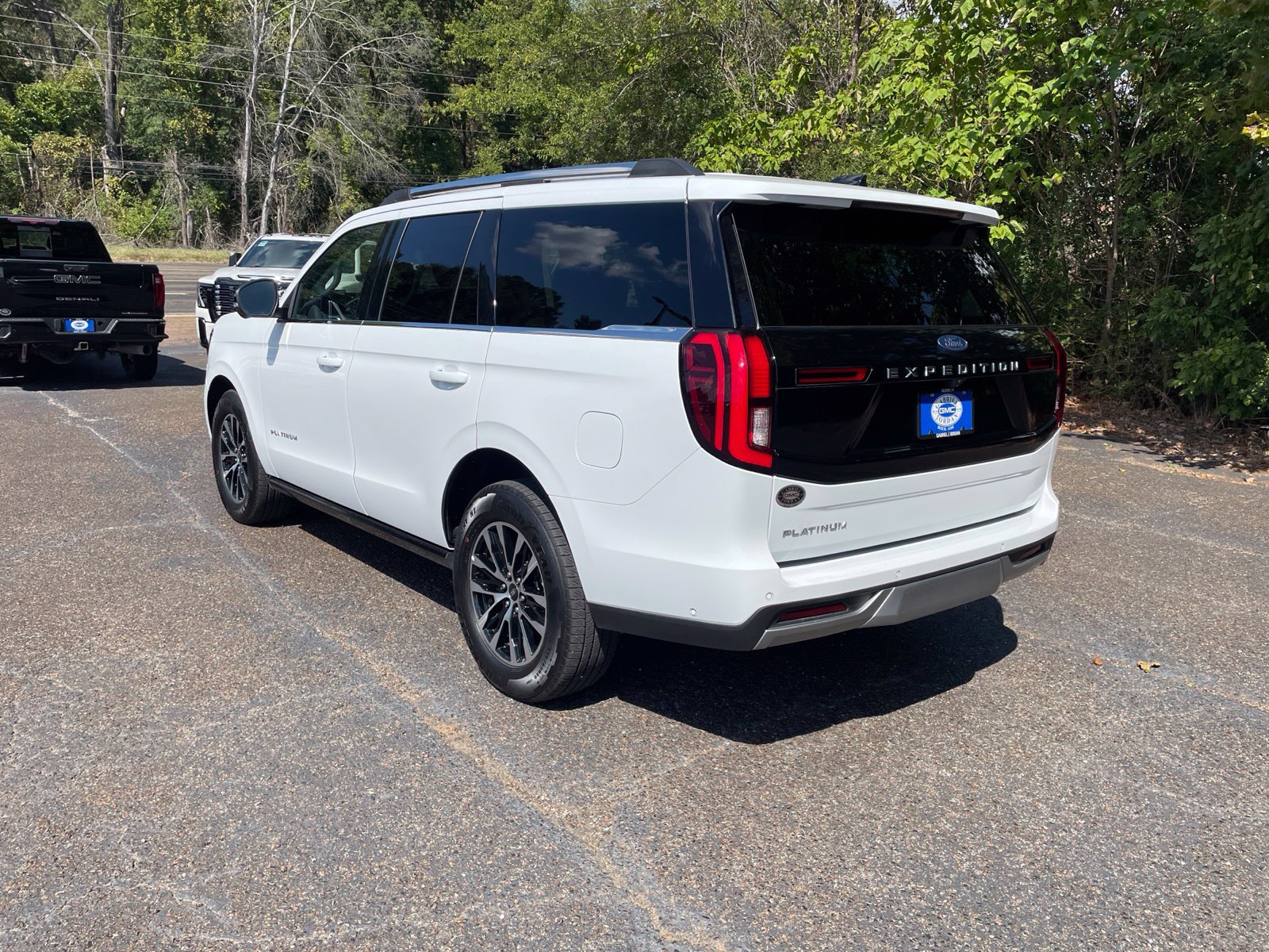 Used 2025 Ford Expedition Platinum AWD/4WD image 3
