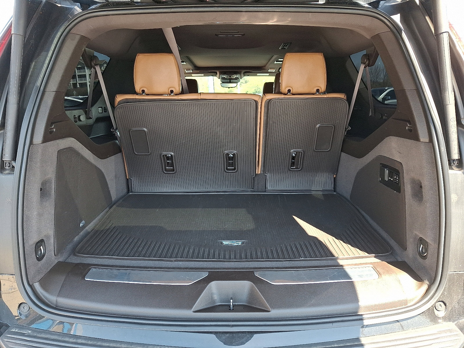 Used 2022 Cadillac Escalade ESV Sport w/ Touring Package AWD/4WD image 31