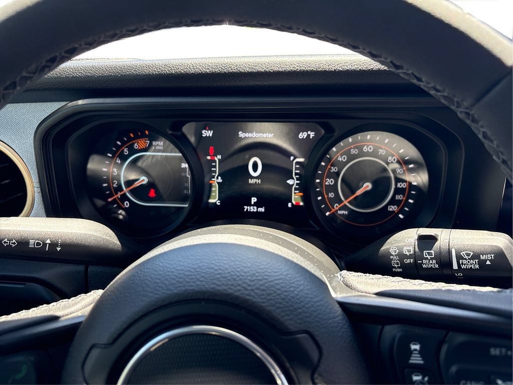 Used 2025 Jeep Wrangler Sport AWD/4WD image 16