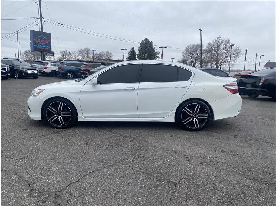 Used 2016 Honda Accord Touring image 8