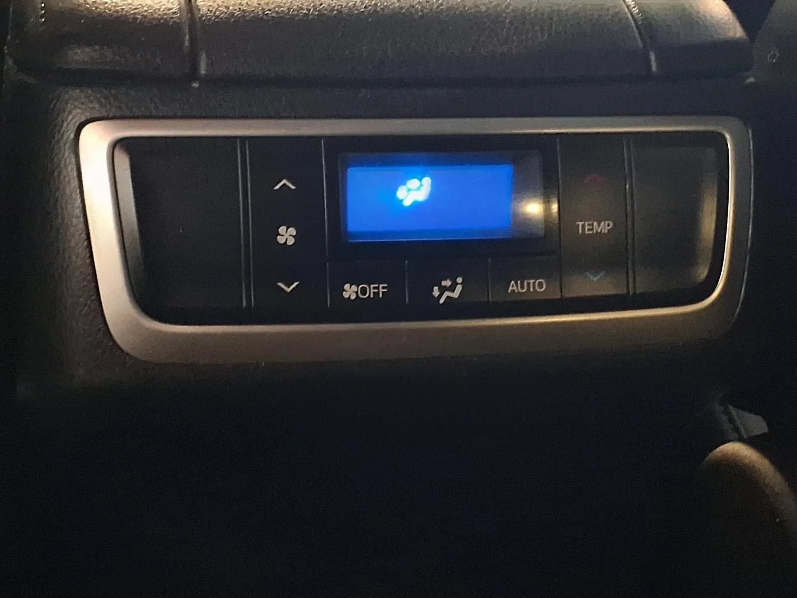 Used 2017 Toyota Highlander XLE AWD/4WD image 19