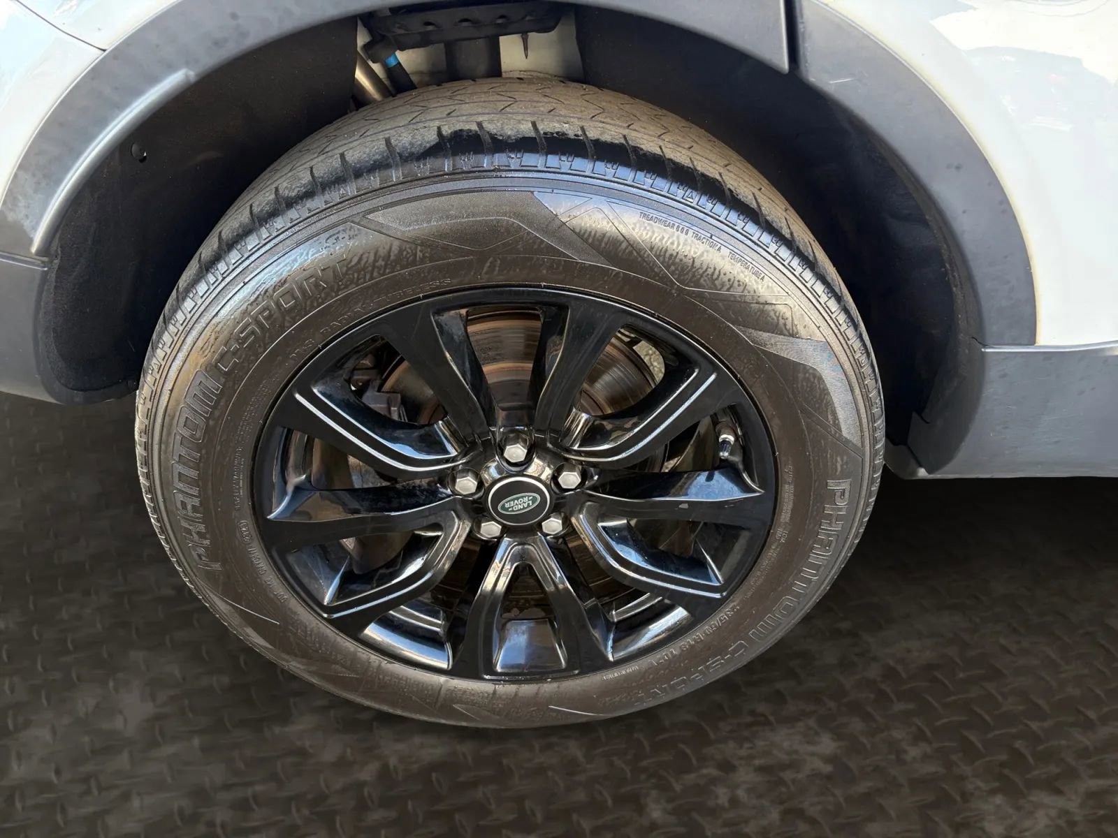 Used 2019 Land Rover Range Rover Evoque SE Premium image 37