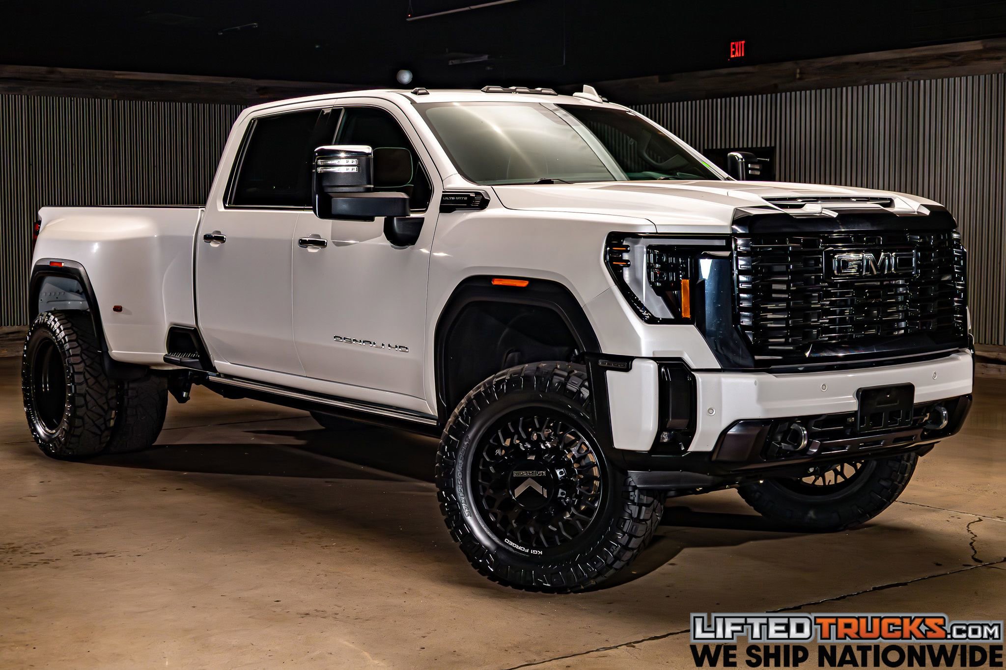 Used 2024 GMC Sierra 3500 Denali Ultimate AWD/4WD image 1