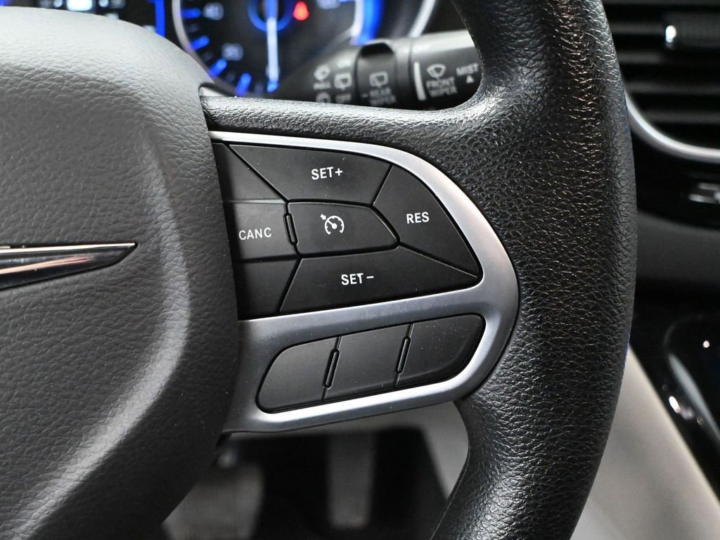 Used 2021 Chrysler Voyager LX image 28