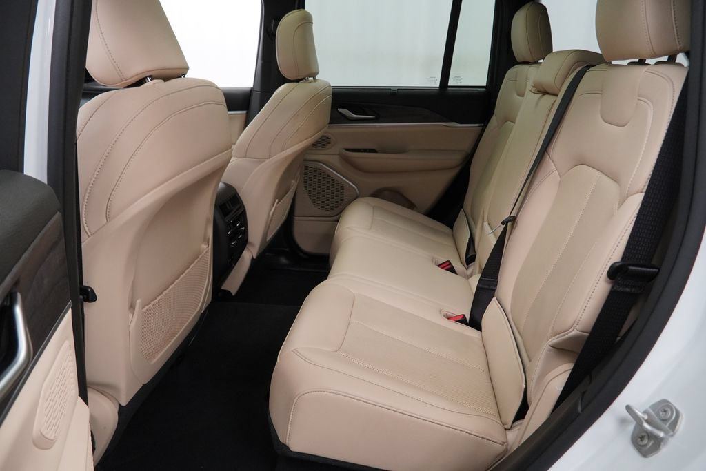 Certified 2022 Jeep Grand Cherokee Limited 4xe w/ Luxury Tech Group II AWD/4WD image 20