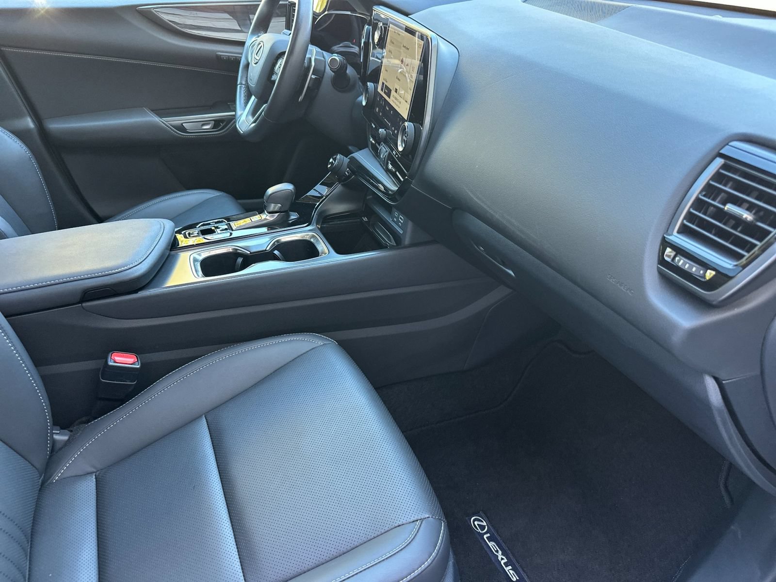 Used 2025 Lexus NX 250 FWD w/ Premium Package image 17