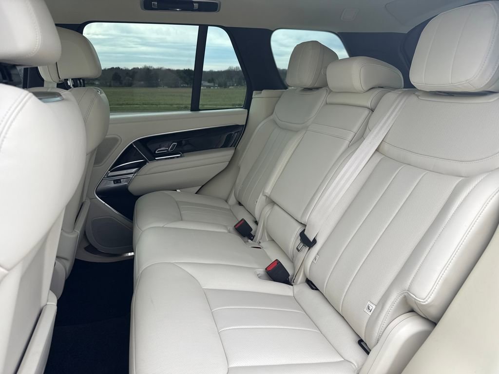 Used 2025 Land Rover Range Rover SE image 14
