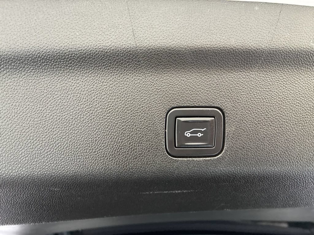 Used 2023 GMC Yukon XL AT4 w/ AT4 Premium Package AWD/4WD image 8