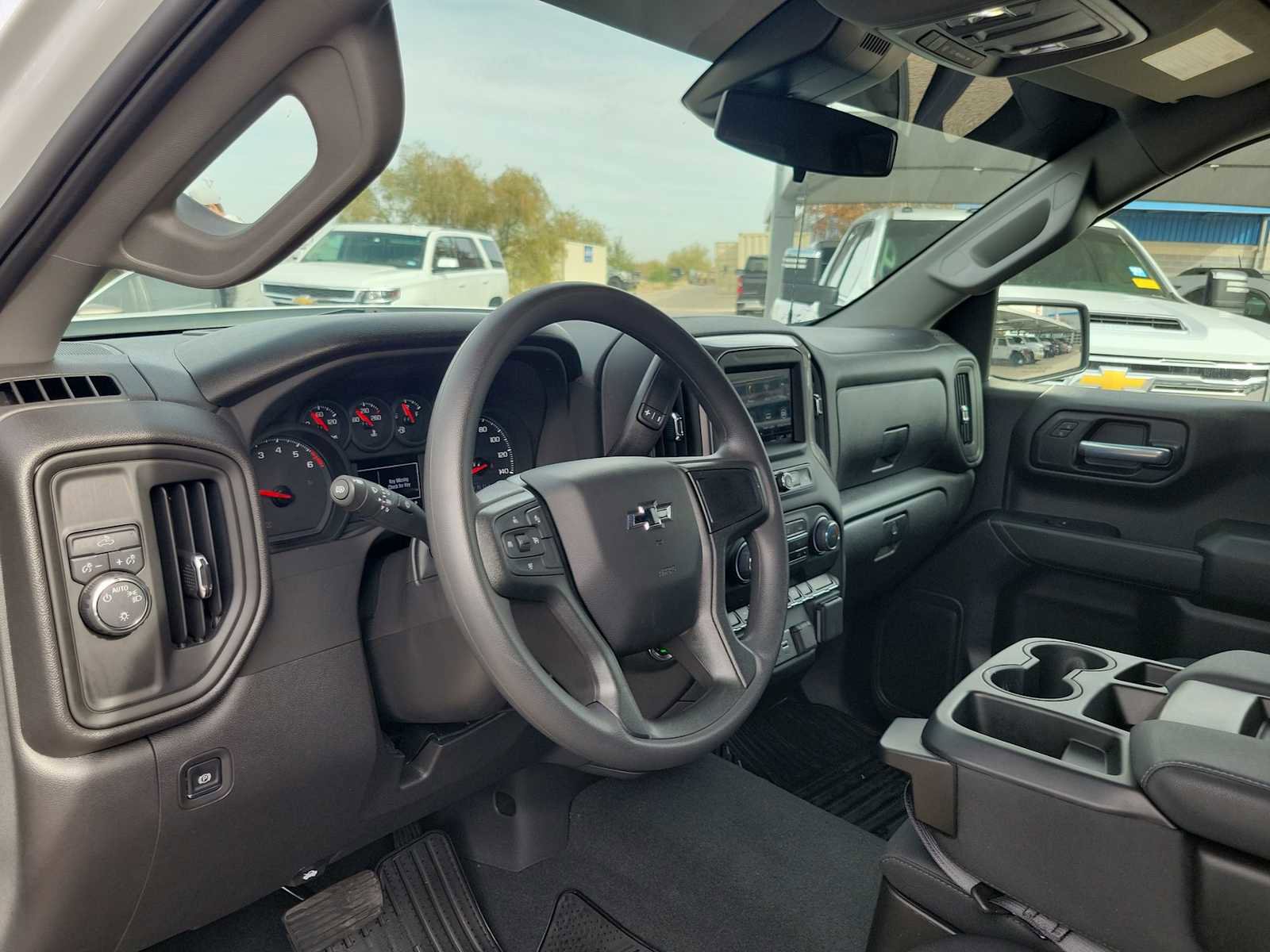 Used 2025 Chevrolet Silverado 1500 Custom image 2