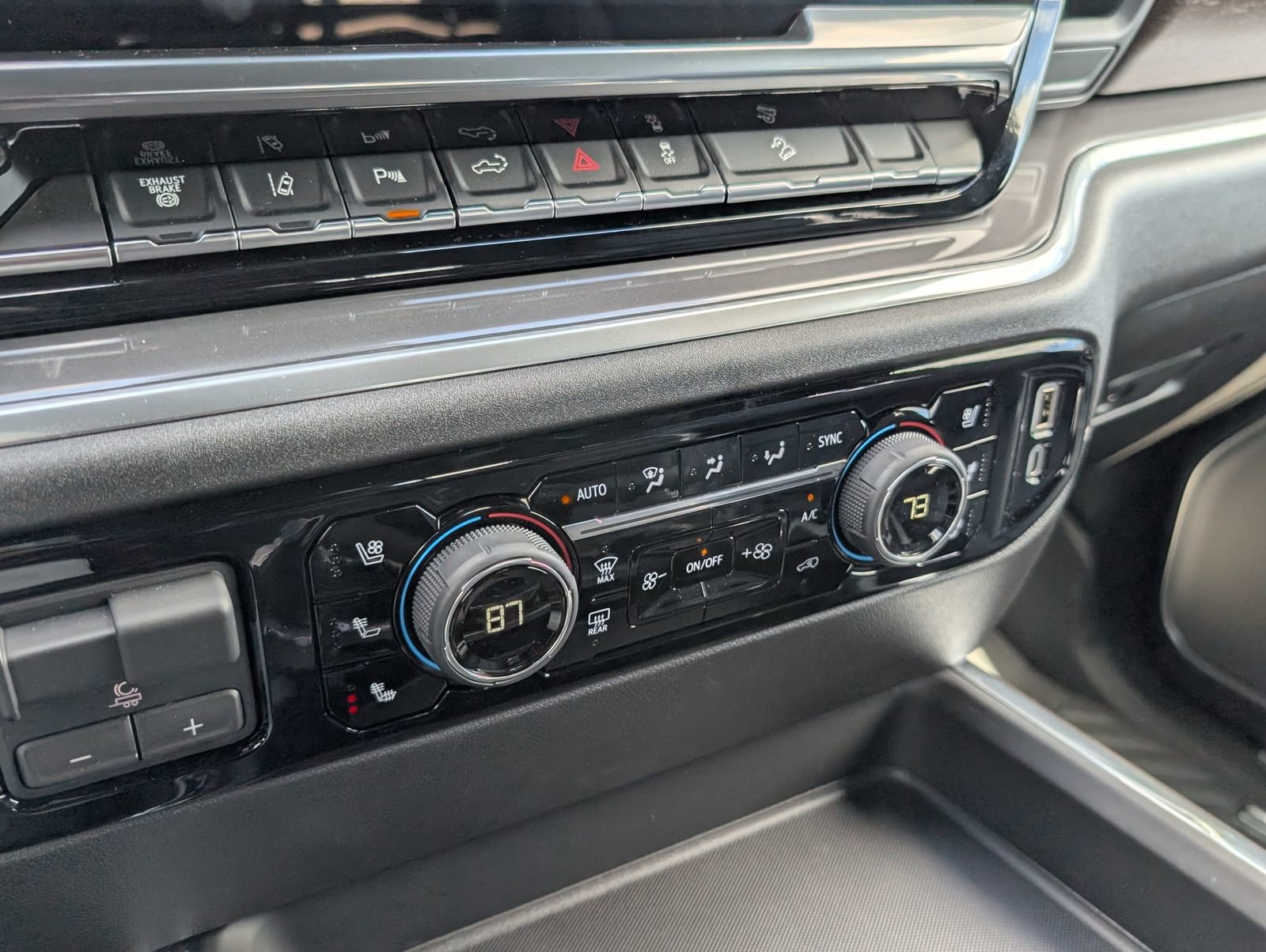 Used 2025 Chevrolet Silverado 2500 High Country w/ High Country Premium Package image 17