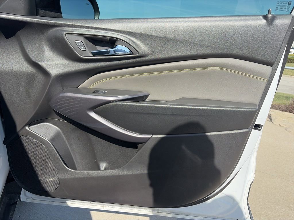 Certified 2025 Chevrolet Trax ACTIV w/ Sunroof Package image 28