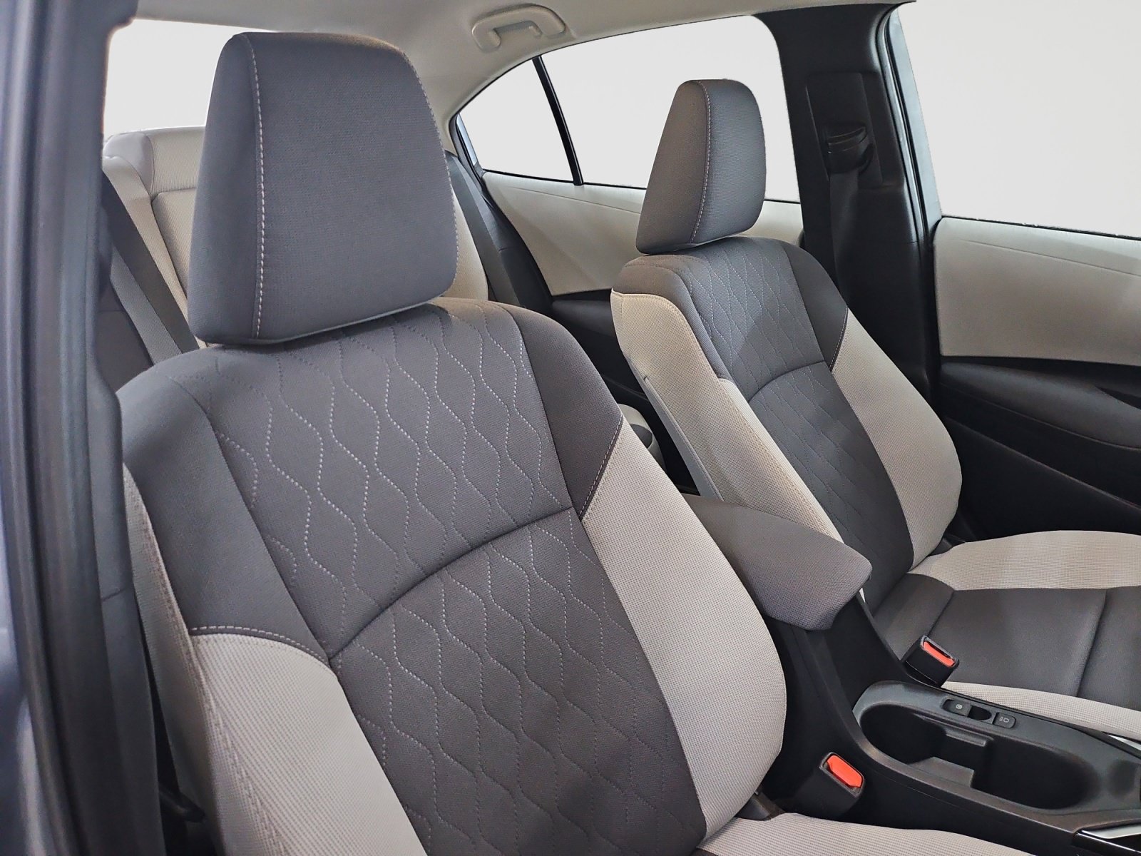 Used 2025 Toyota Corolla LE FWD image 18