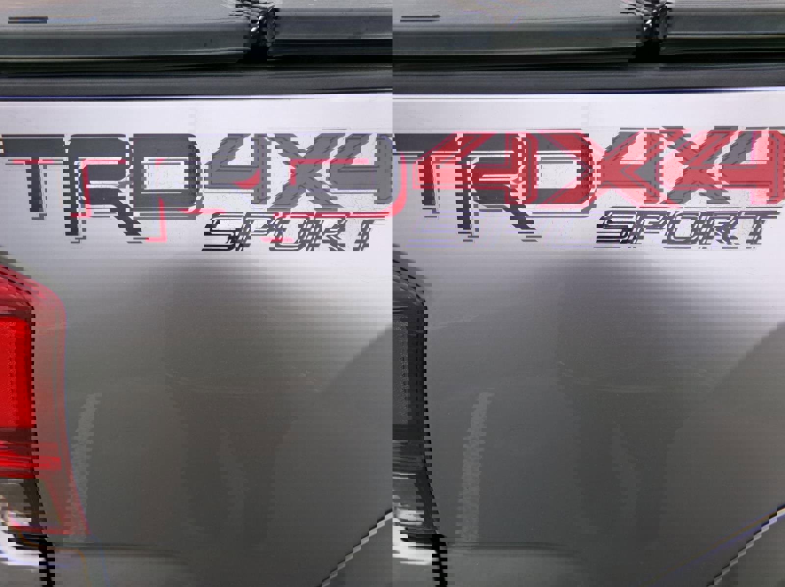 Used 2016 Toyota Tacoma TRD Sport w/ Towing Package image 15