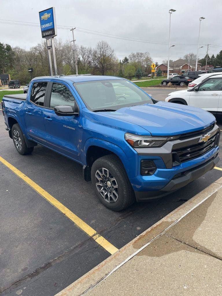 Used 2023 Chevrolet Colorado LT w/ LT Convenience Package III AWD/4WD image 4