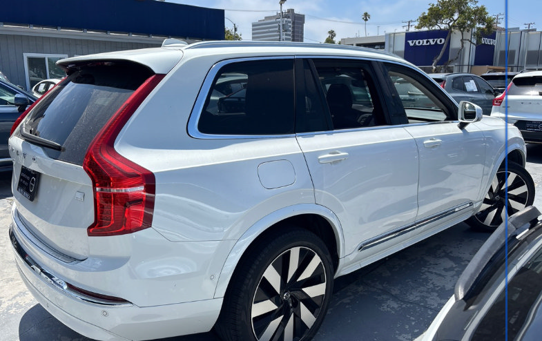 Used 2023 Volvo XC90 T8 Ultimate w/ Protection Package Premier AWD/4WD image 4