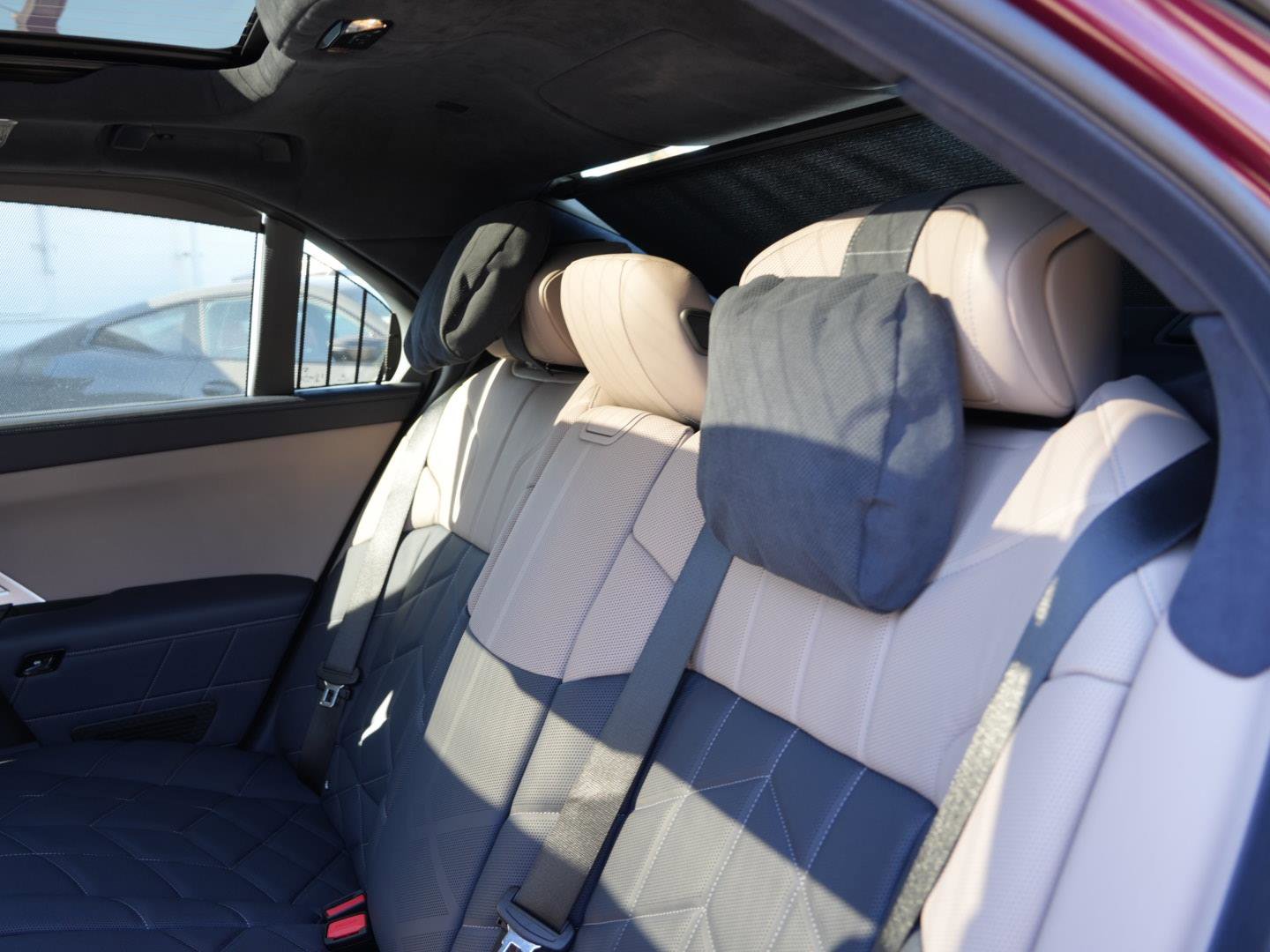 Used 2025 BMW 760i xDrive w/ Executive Package image 19