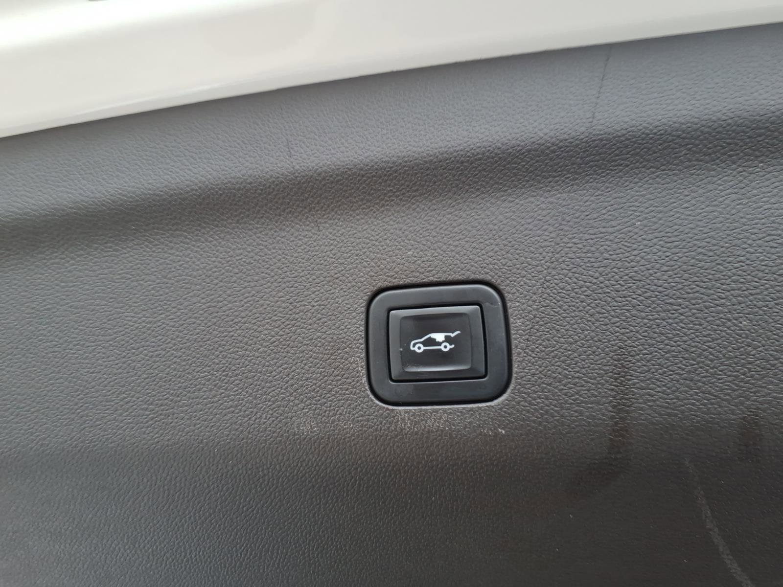 Used 2022 GMC Yukon SLT w/ SLT Premium Package image 7