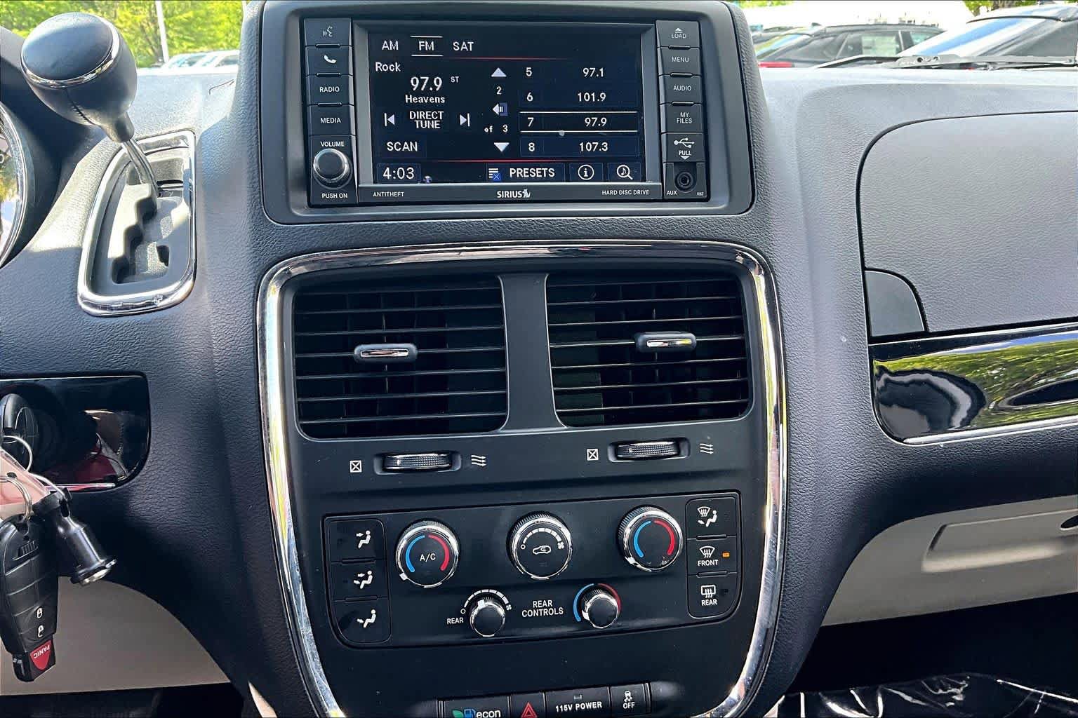 Used 2016 Dodge Grand Caravan SE FWD image 35