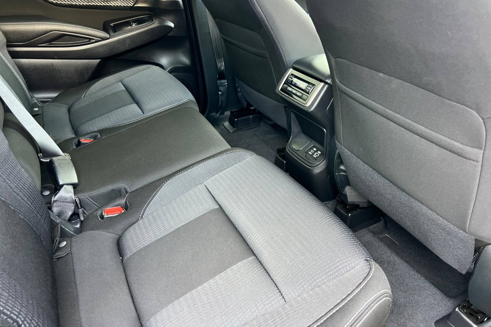 Used 2024 Subaru Ascent Premium w/ Convenience Package AWD/4WD image 19