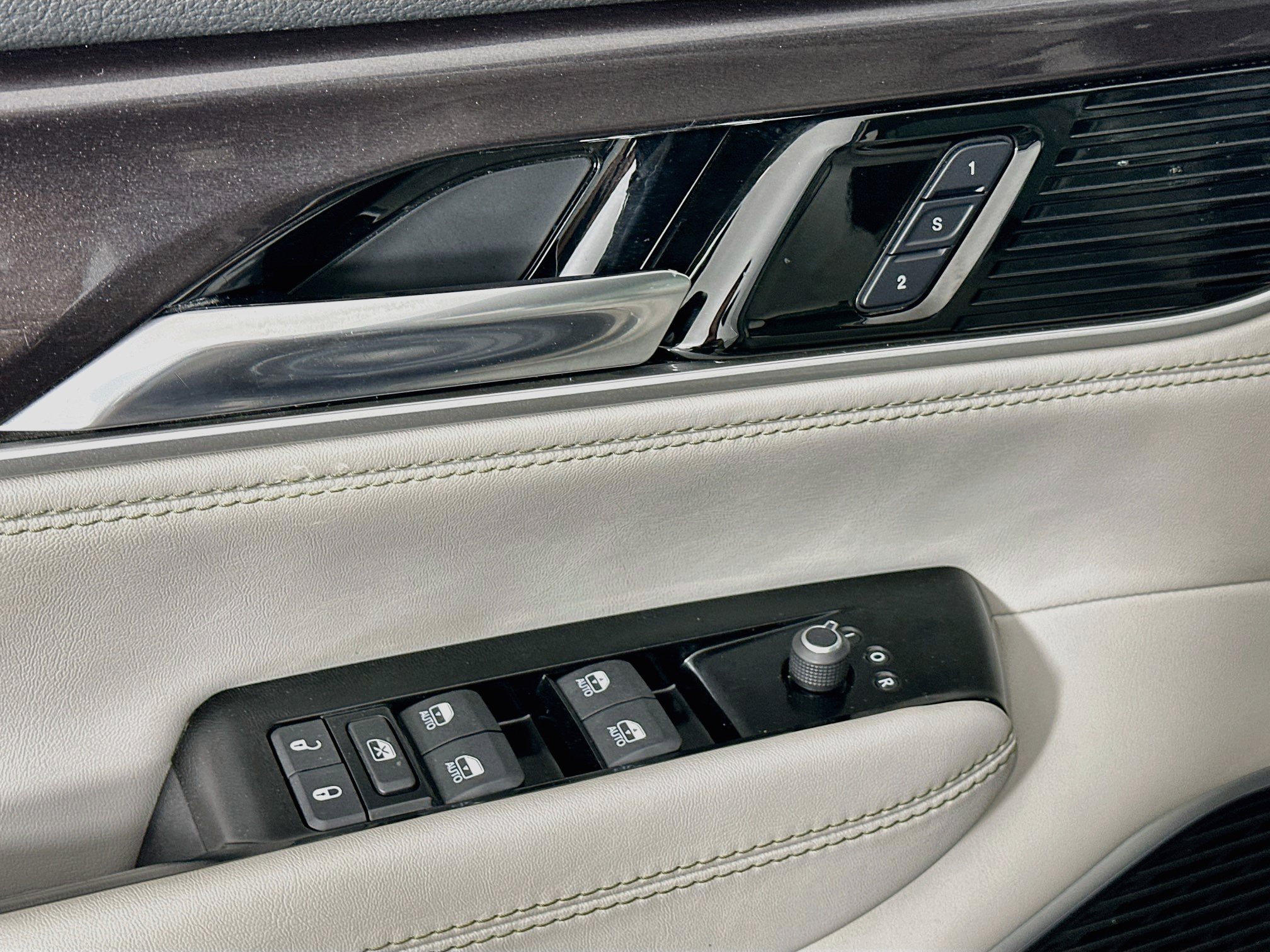 Certified 2023 Jeep Wagoneer 4WD w/ Premium Group I image 23