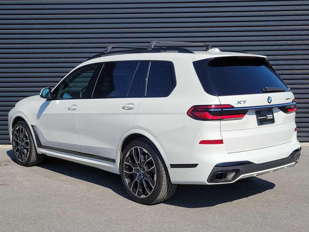 Used 2023 BMW X7 xDrive40i w/ Executive Package image 3