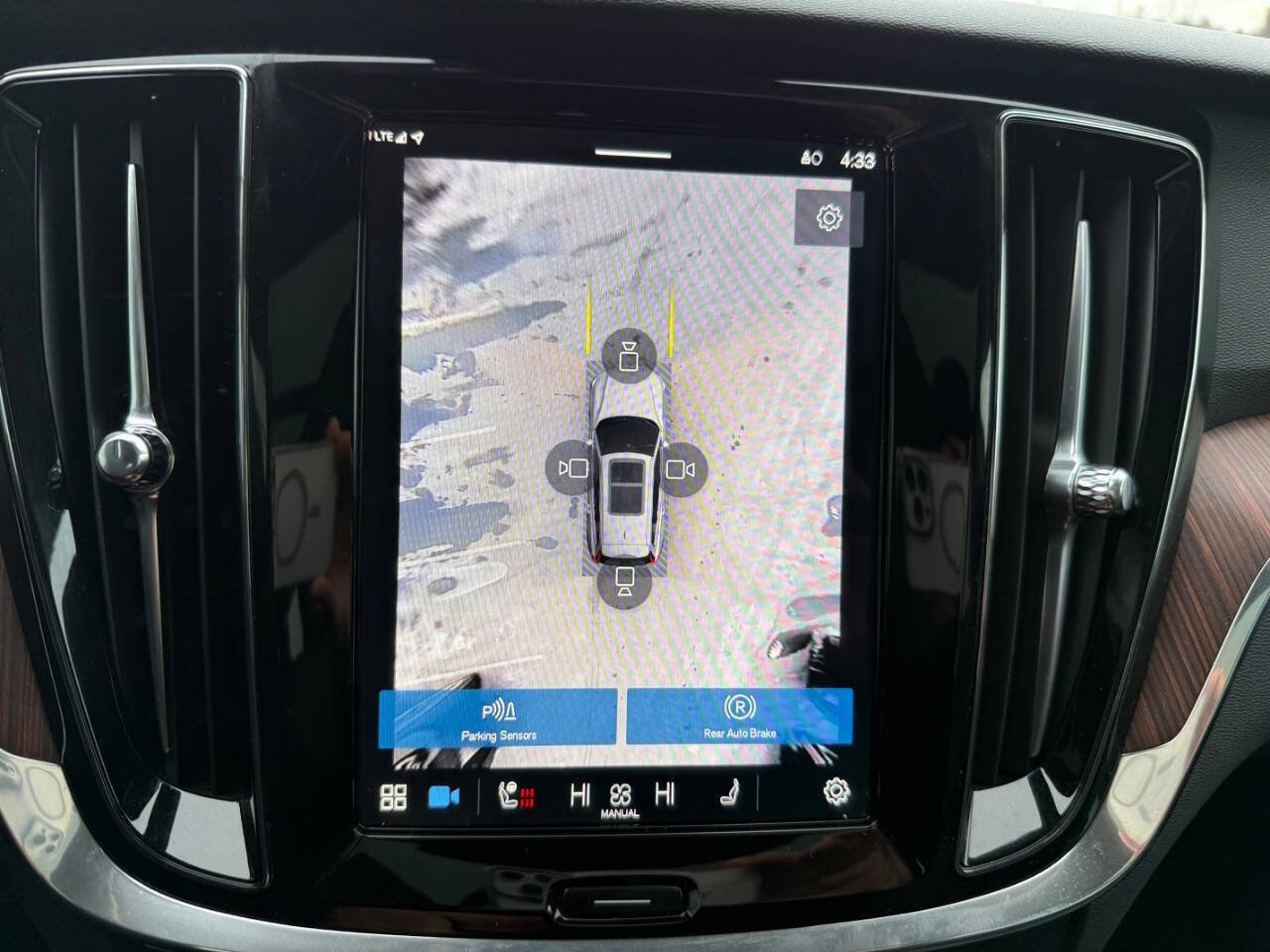 Used 2025 Volvo V60 B5 Cross Country Plus image 23