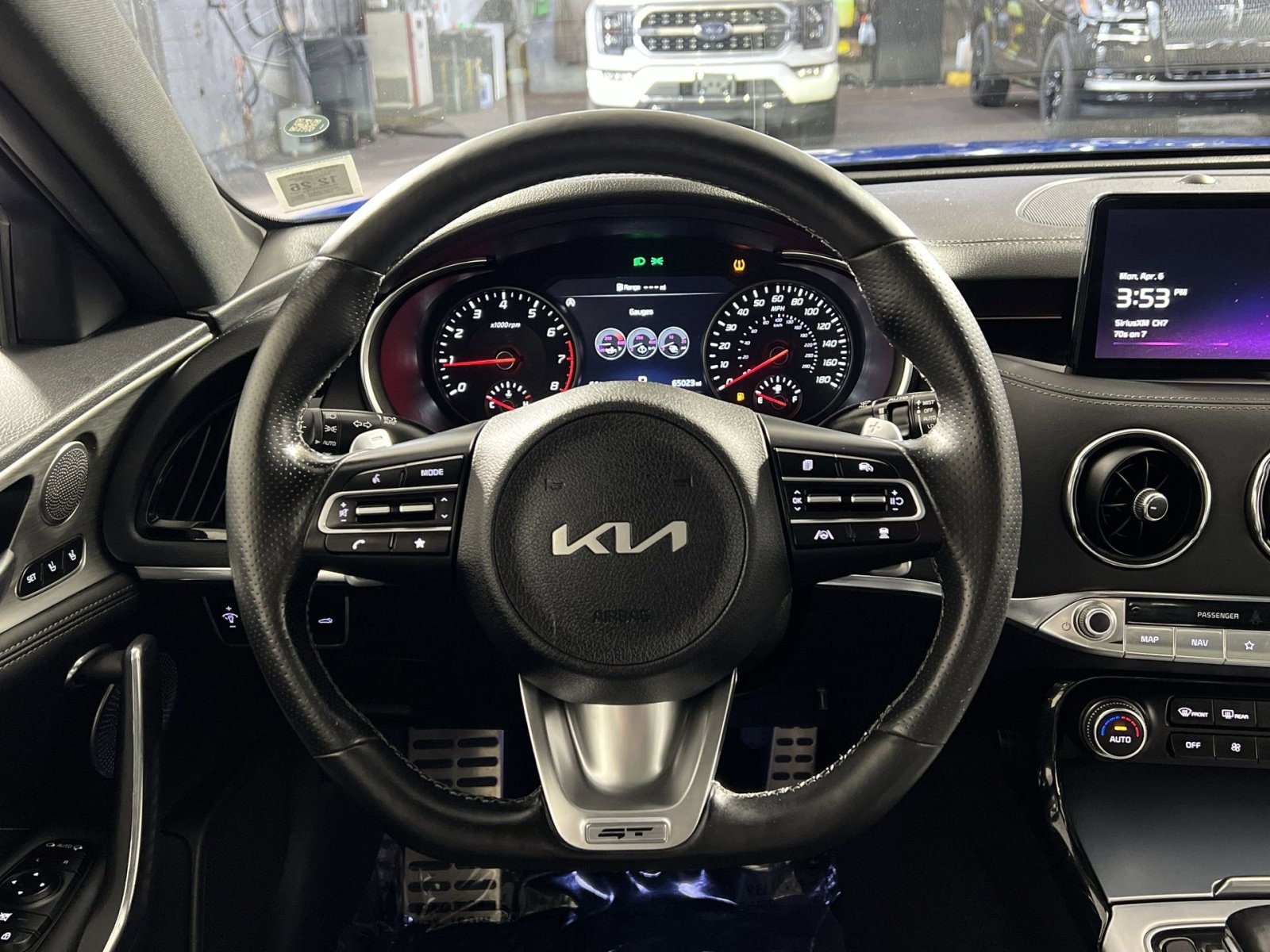 Used 2023 Kia Stinger GT2 AWD/4WD image 16