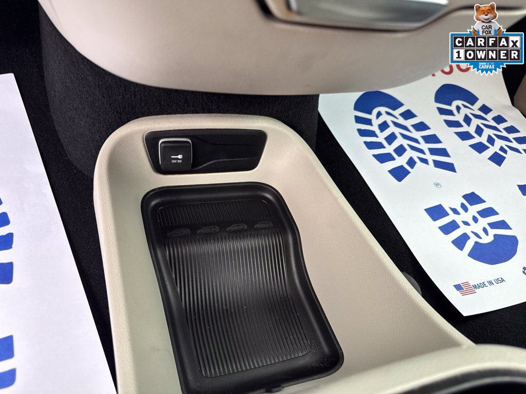 Used 2023 Chrysler Pacifica Touring-L FWD image 27