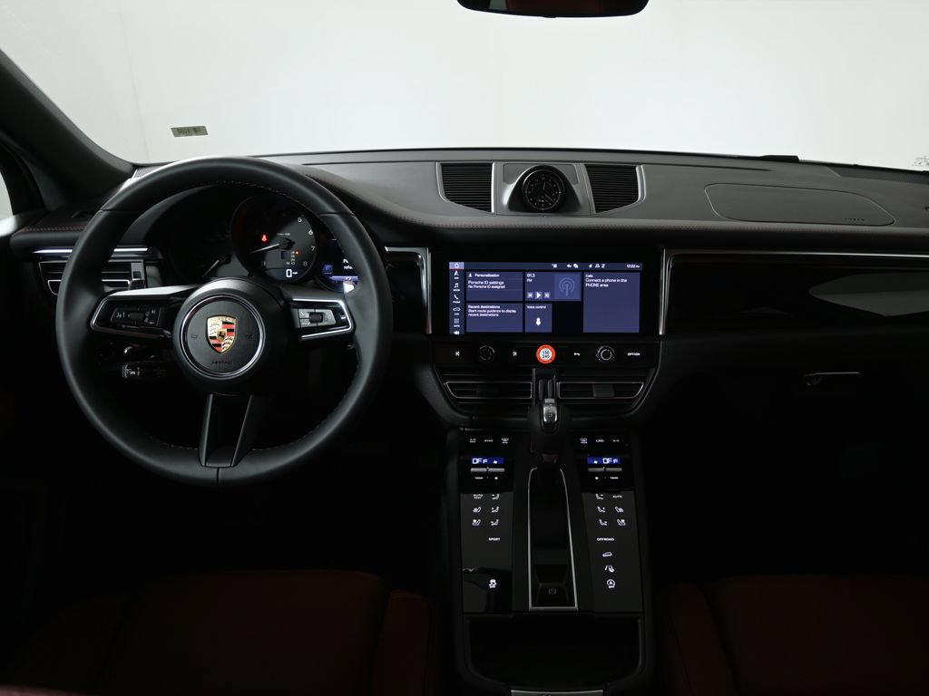 Used 2026 Porsche Macan AWD/4WD image 16